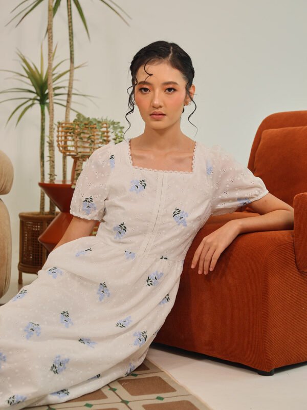 Isolde Embroidered Floral Midi Dress in White Bloom