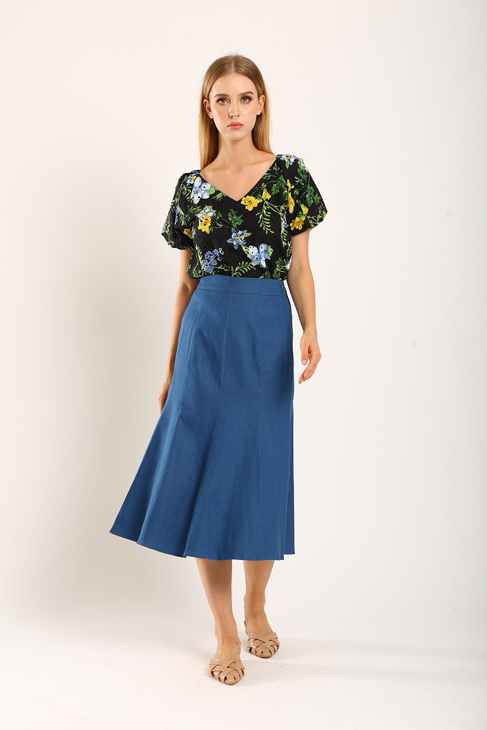 Merlyn Eyelet Top in Black Floral - 画像 6