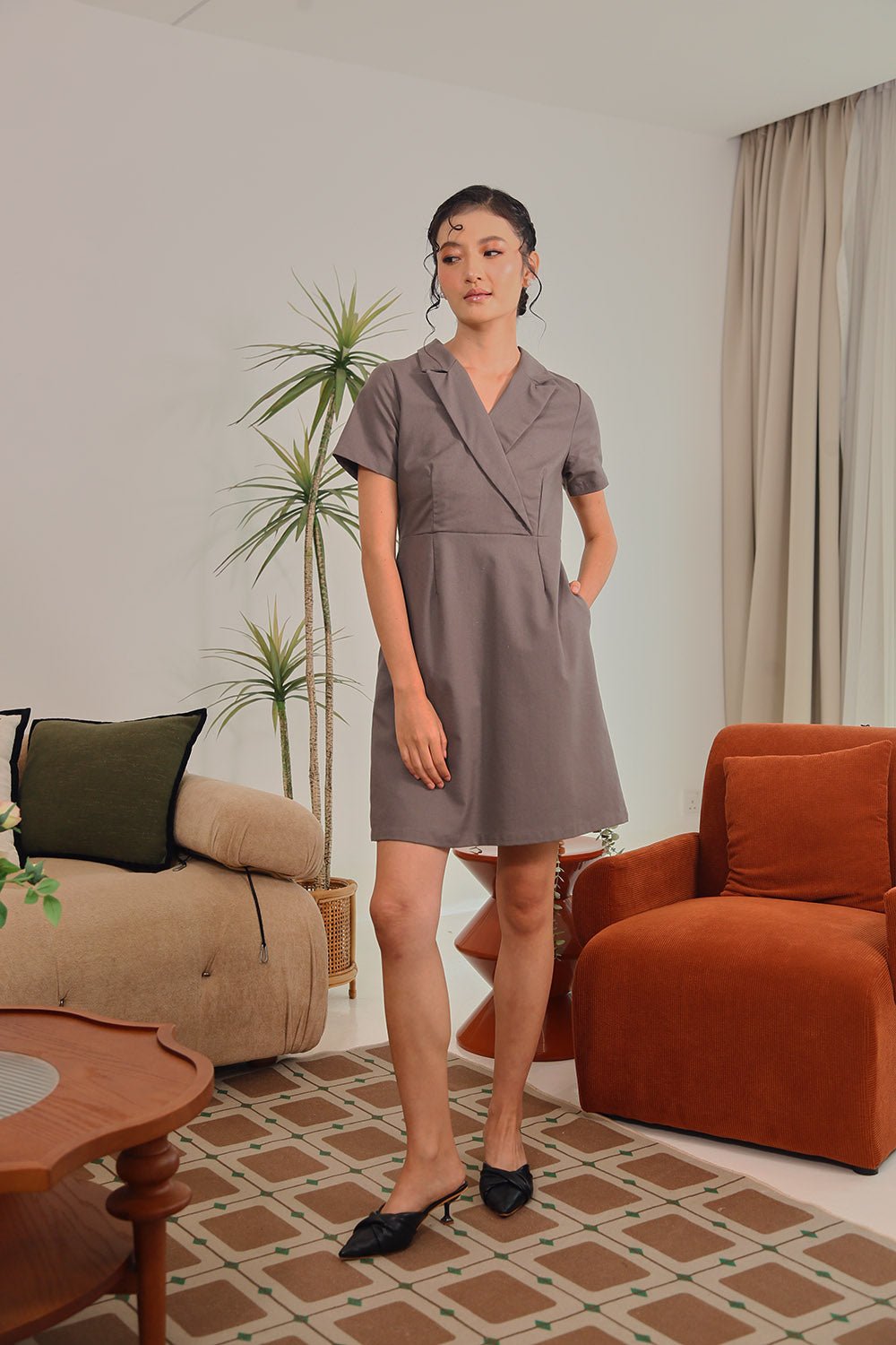 Callista Notched Collar Work Dress in Ash Mocha - Imagen 7
