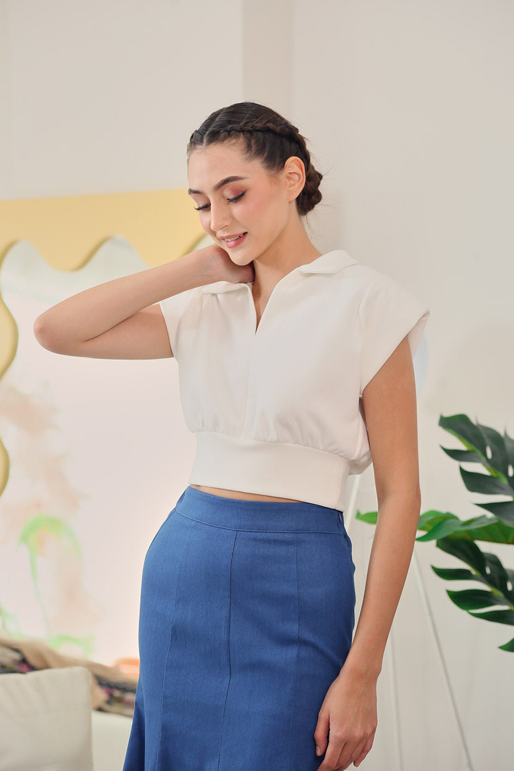 Celia Polo-Collar Top in White - 画像 5