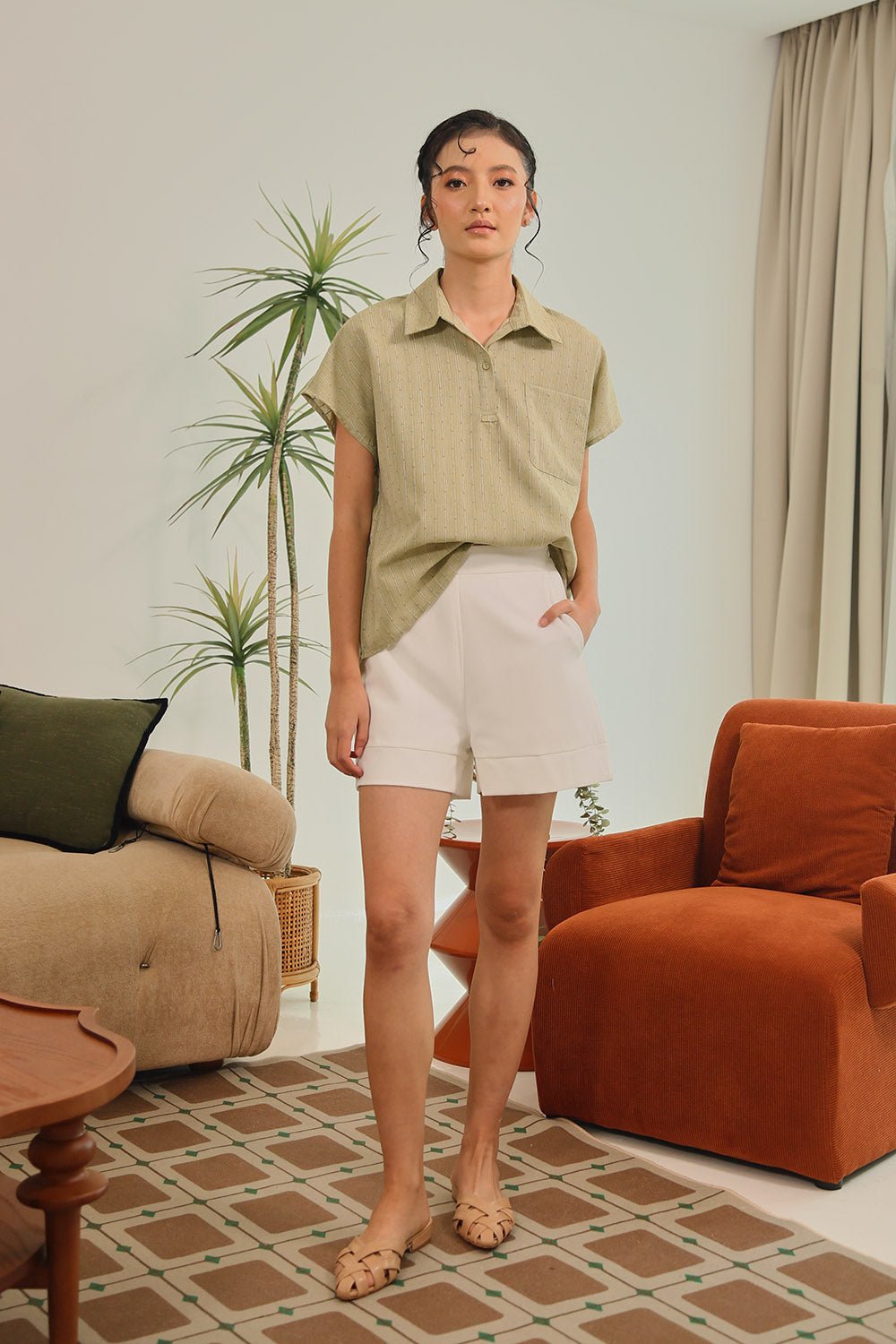 Marlen Collared Textured Top in Sage Green - 画像 6