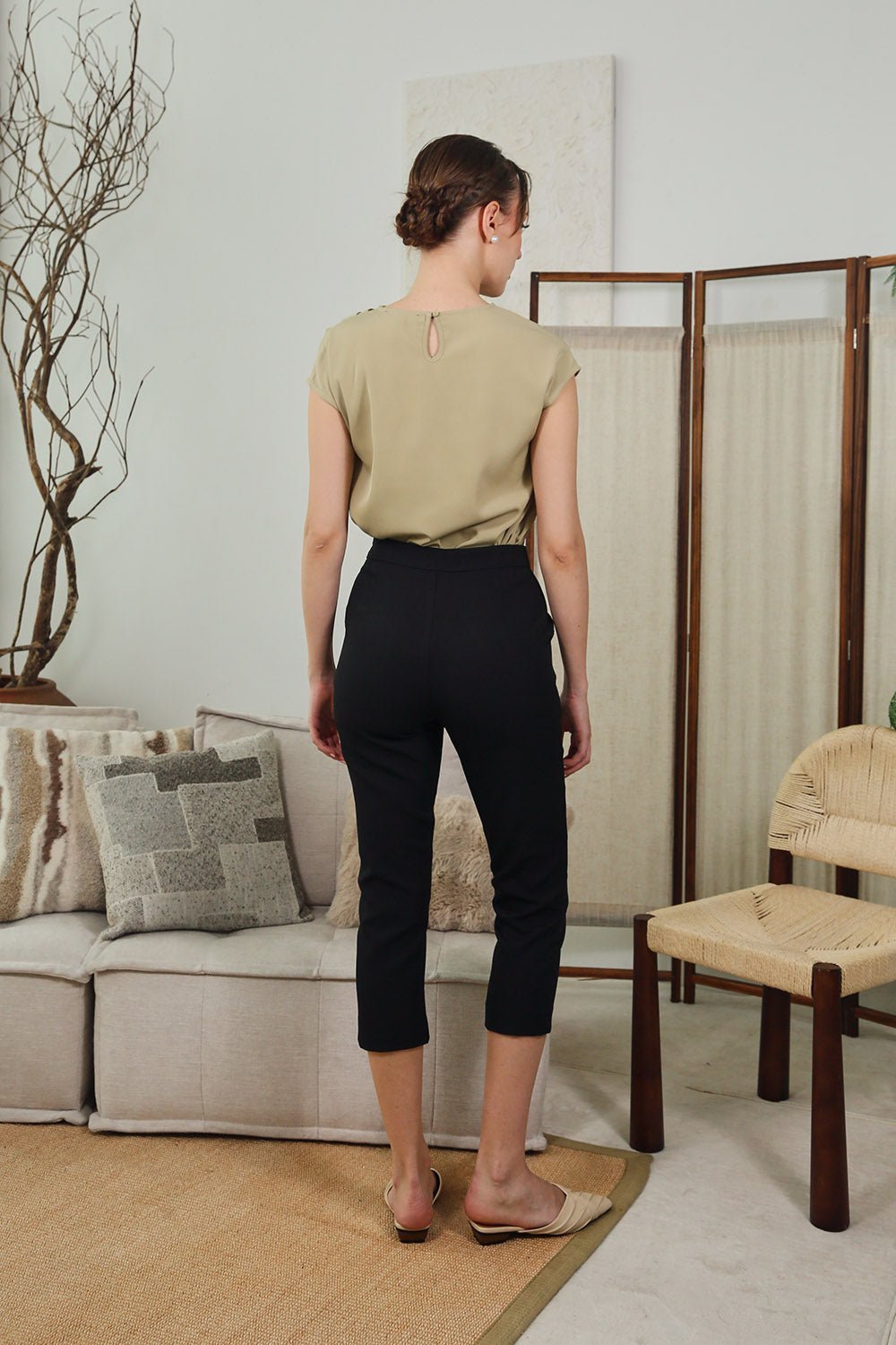 Clea Tapered Pants in Black - Imagen 9