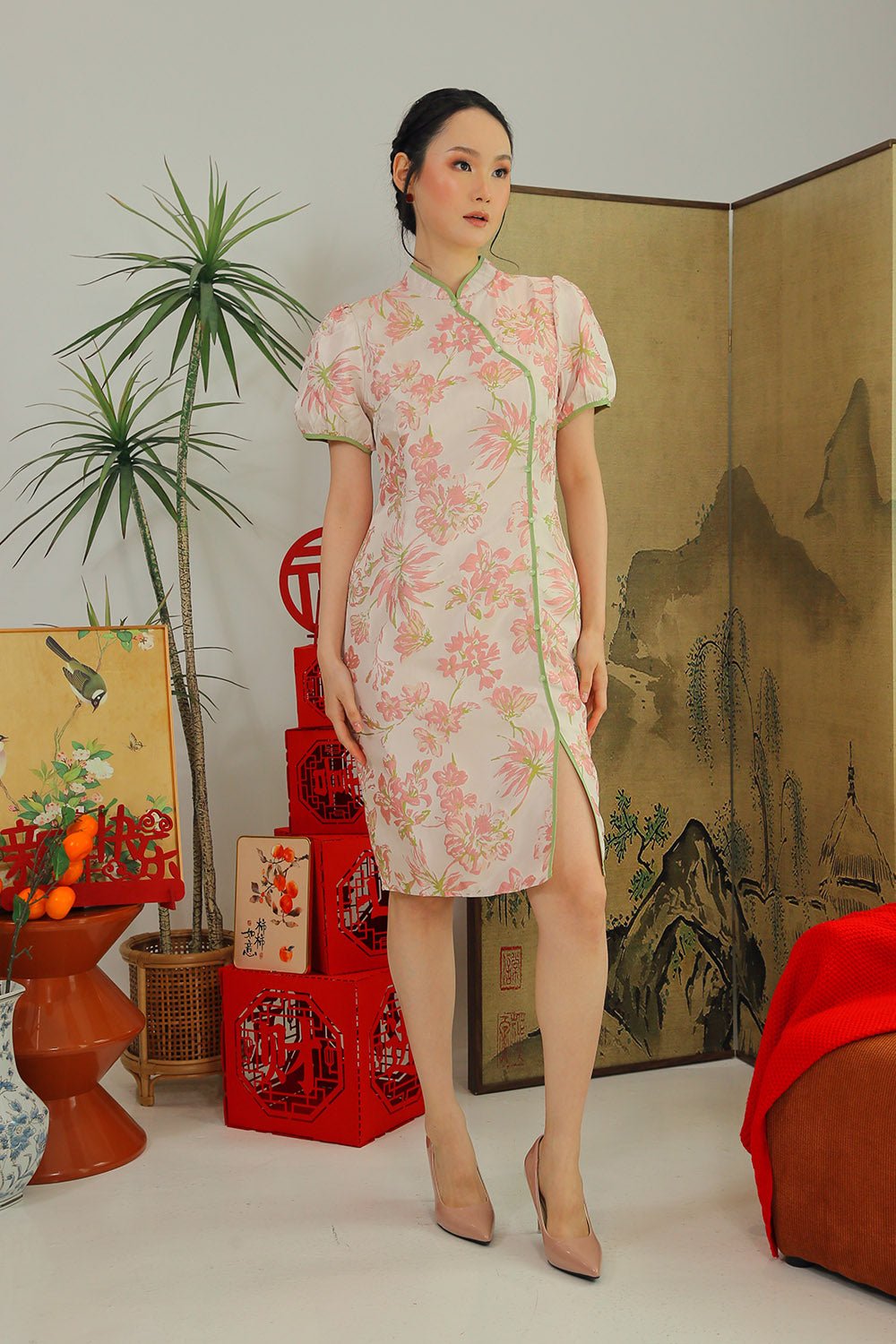 Vivara Puff Sleeve Floral Cheongsam in Brush Pink - 圖片 9