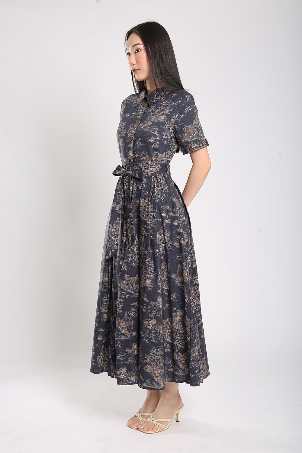 Manika Maxi Dress in Navy Blue Prints - Imej 3