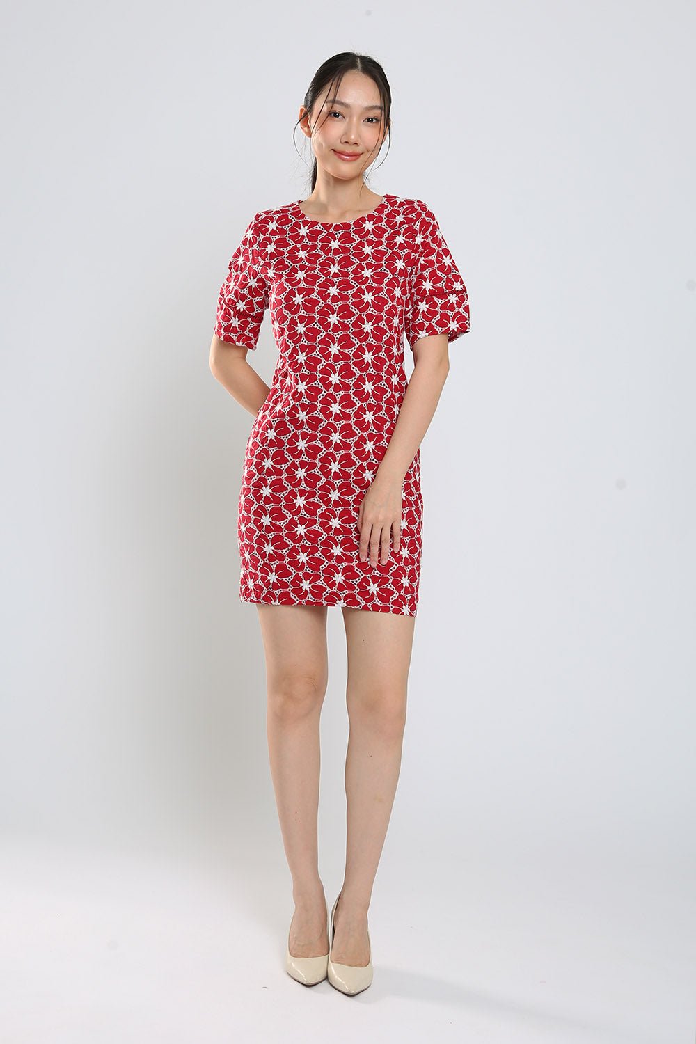 Corey Midi Dress in Red Eyelet - Imagen 4