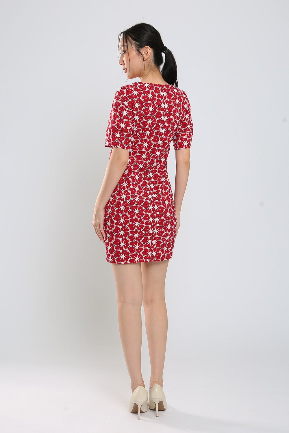 Corey Midi Dress in Red Eyelet - Imagen 8